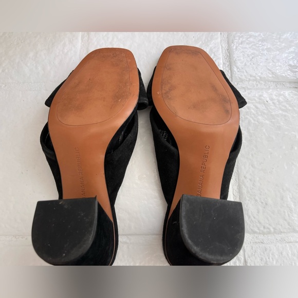 Banana Republic size 6 Black suede peep toe knot 3" block heel sandals - Picture 4 of 6